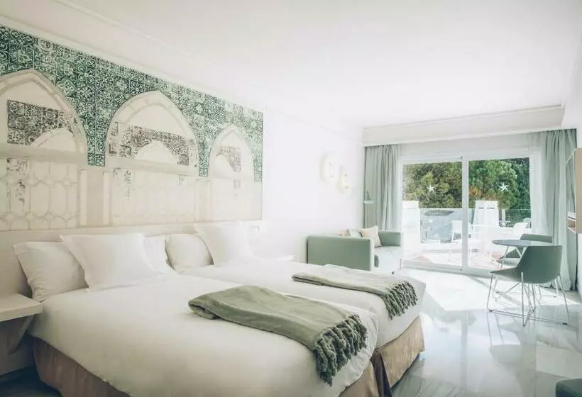 اتاق استاندارد با چشم‌انداز استخر, Iberostar Selection Marbella Coral Beach