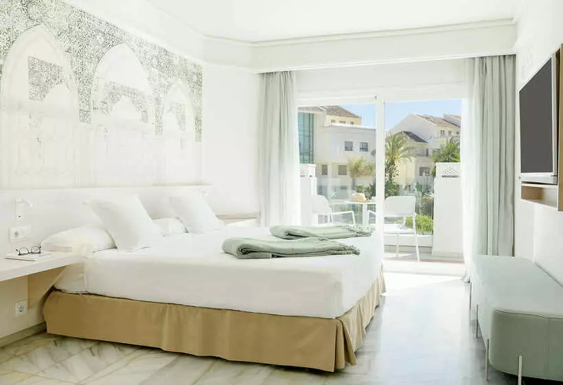 سوییت جونیور با چشم‌انداز استخر, Iberostar Selection Marbella Coral Beach