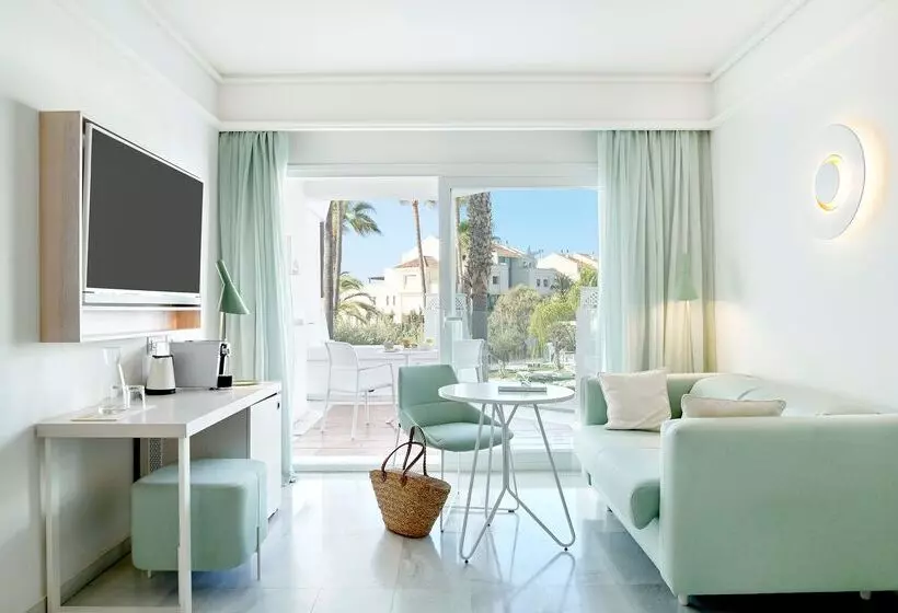 اتاق اساندارد با چشم‌انداز جانبی به دریا, Iberostar Selection Marbella Coral Beach