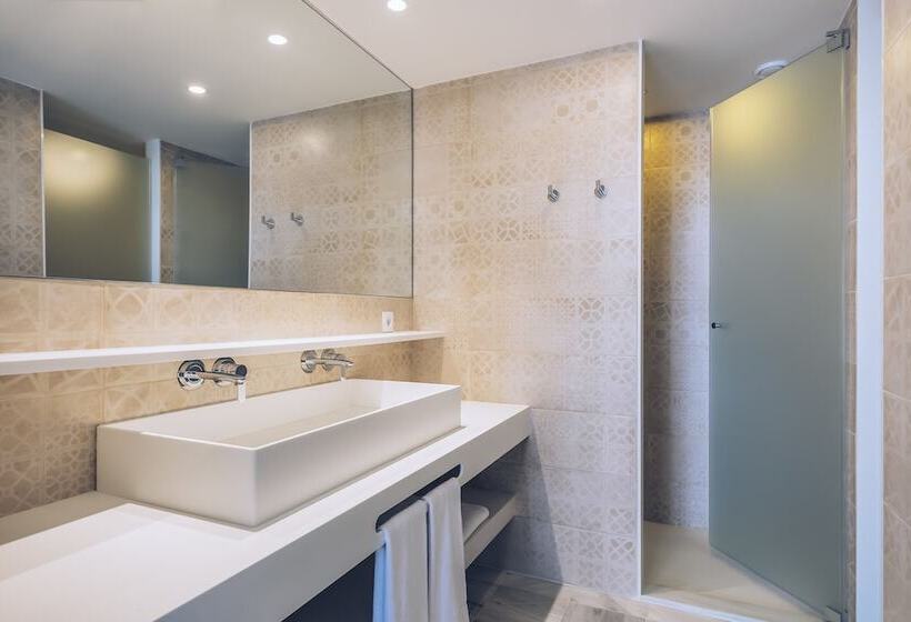 جناح جونيور مطلّ علي حمام السباحة, Iberostar Selection Marbella Coral Beach