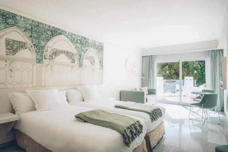 اتاق اساندارد با چشم‌انداز جانبی به دریا, Iberostar Selection Marbella Coral Beach