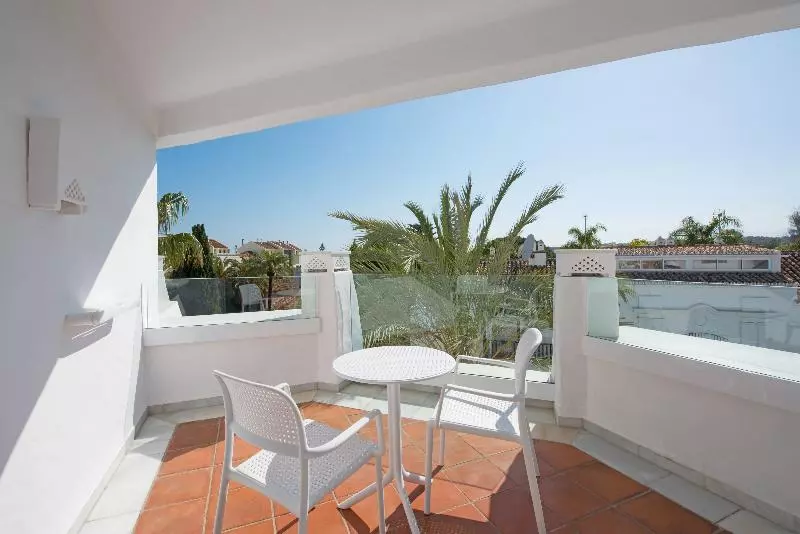 اتاق اساندارد با چشم‌انداز جانبی به دریا, Iberostar Selection Marbella Coral Beach