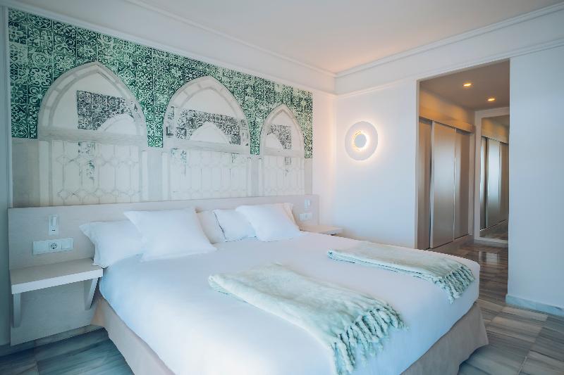 جناح جونيور مطلّ علي حمام السباحة, Iberostar Selection Marbella Coral Beach