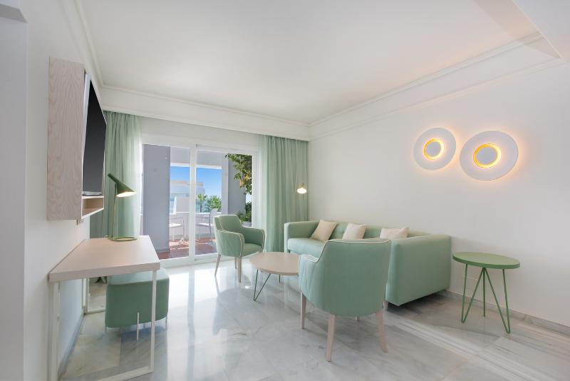 جناح جونيور مطلّ علي حمام السباحة, Iberostar Selection Marbella Coral Beach