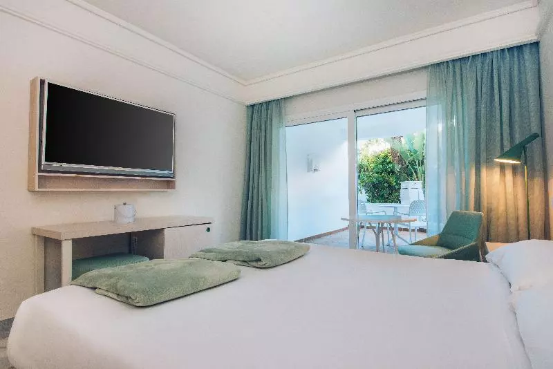 اتاق استاندارد با چشم‌انداز استخر, Iberostar Selection Marbella Coral Beach