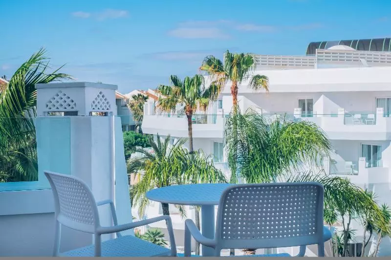 اتاق اساندارد با چشم‌انداز جانبی به دریا, Iberostar Selection Marbella Coral Beach