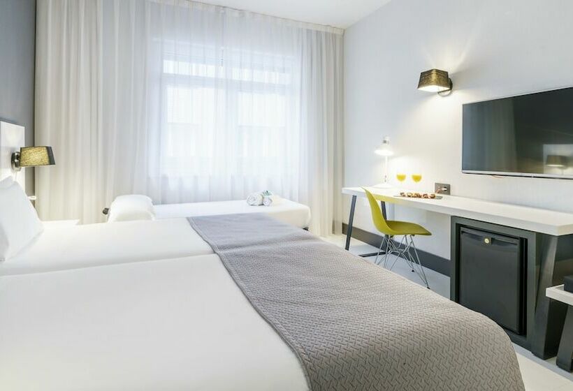 חדר סטנדרט לשלושה, Ilunion Bilbao