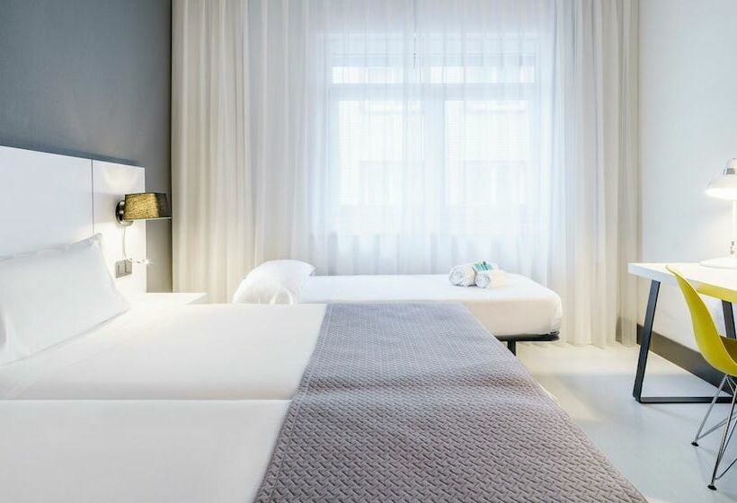 חדר סטנדרט לשלושה, Ilunion Bilbao