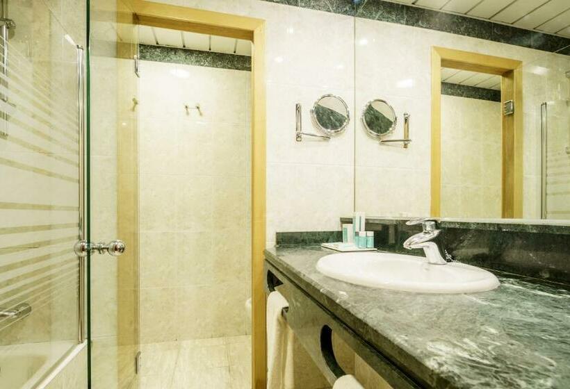 סוויטת ג'וניור, Ilunion Bilbao