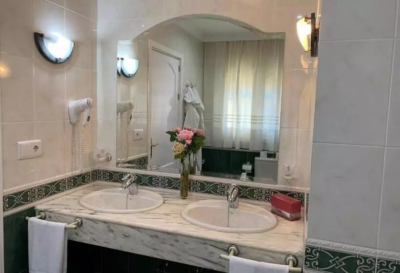 Suite, La Sierra