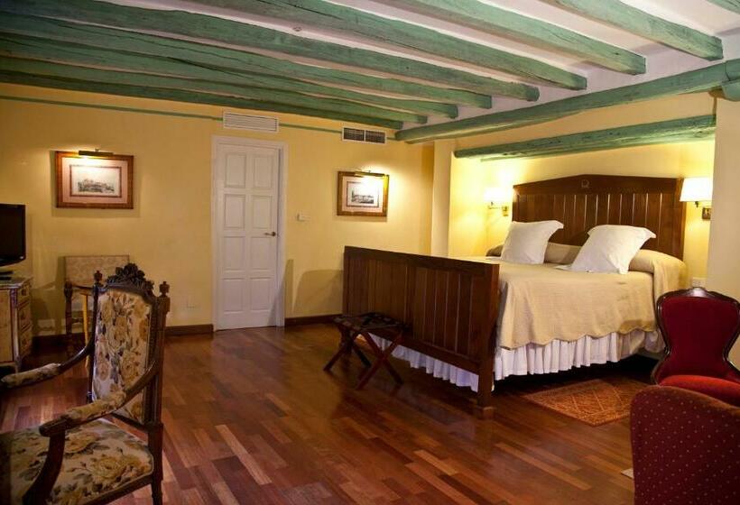 سوییت جونیور, Las Casas De La Judería