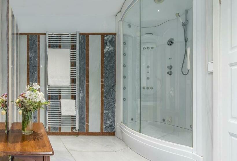 سوییت جونیور, Las Casas De La Judería