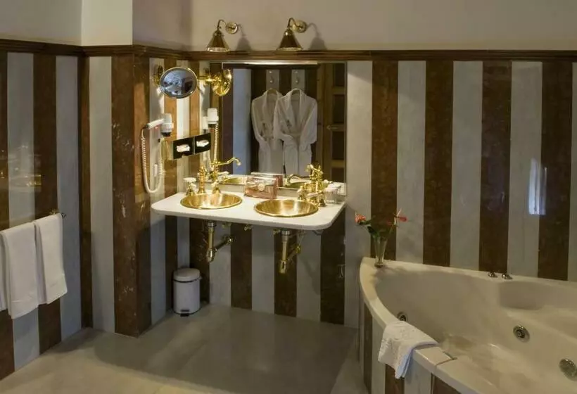 سوییت جونیور, Las Casas De La Judería