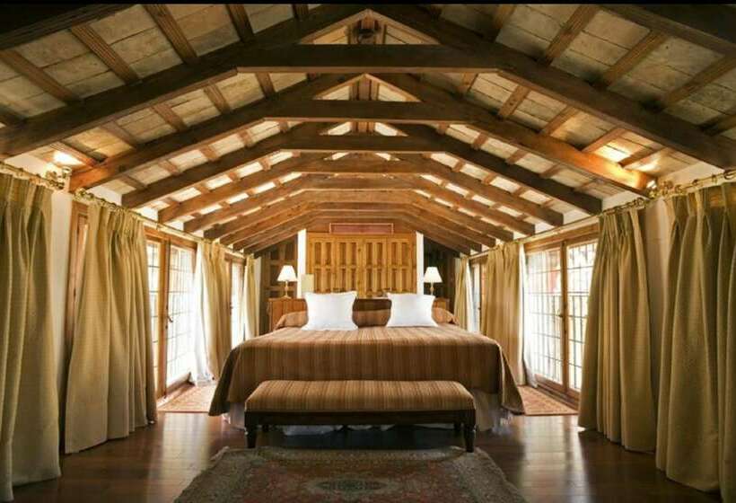 سوییت جونیور, Las Casas De La Judería