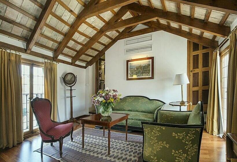 سوییت جونیور, Las Casas De La Judería