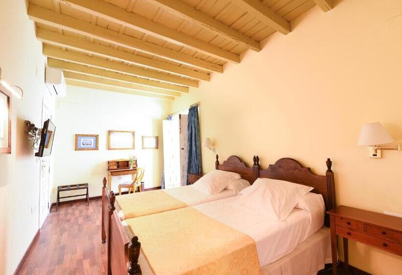 اتاق اکونومی, Las Casas De La Judería