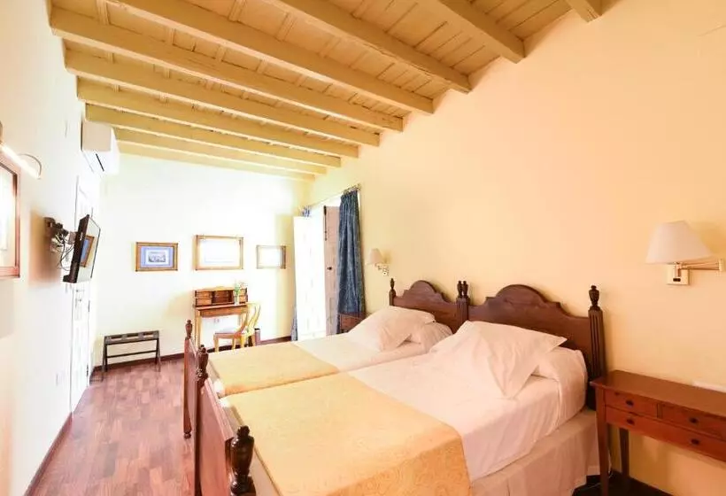 اتاق اکونومی, Las Casas De La Judería