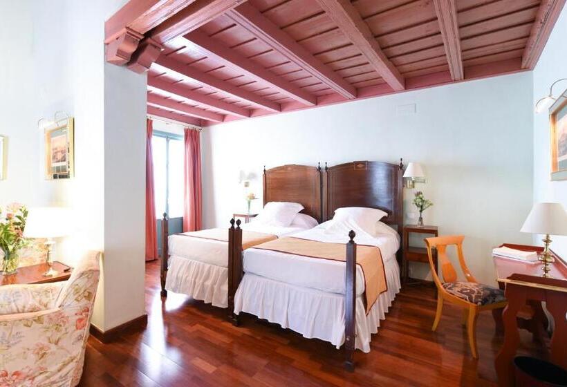 اتاق اکونومی, Las Casas De La Judería
