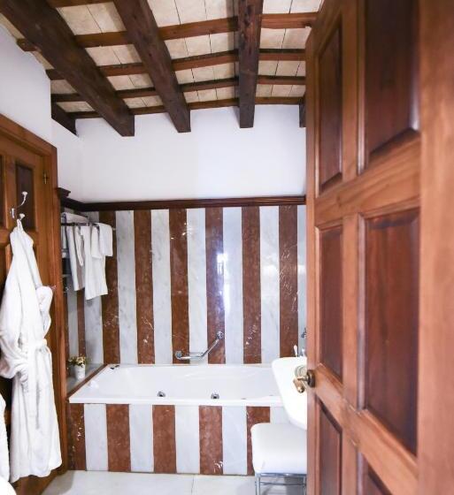 سوییت جونیور, Las Casas De La Judería