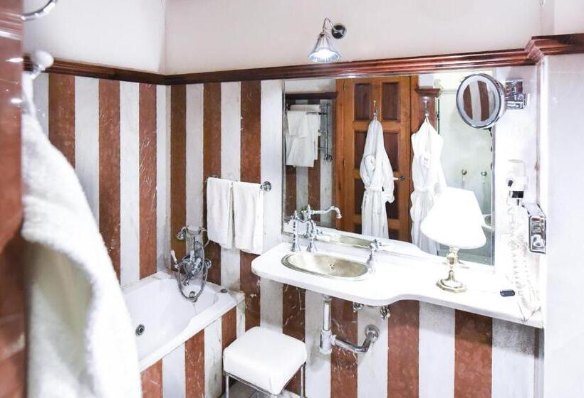 سوییت جونیور, Las Casas De La Judería