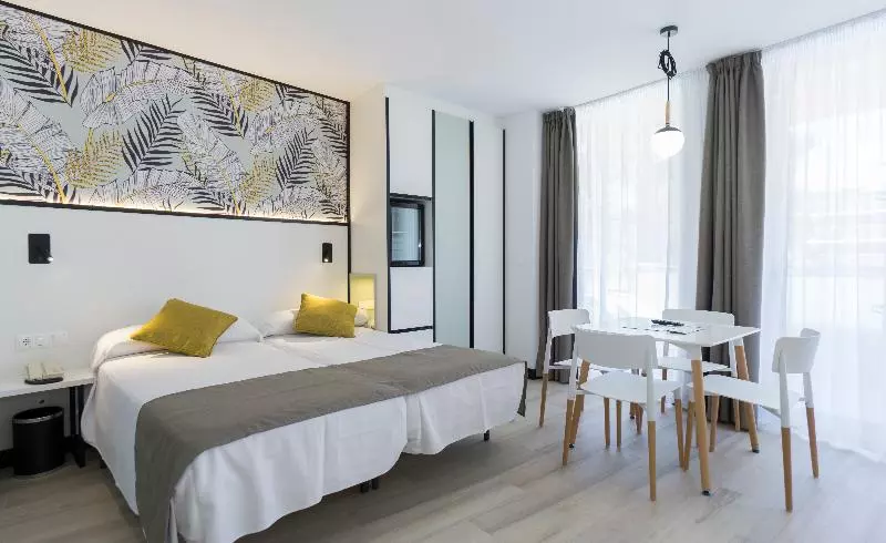スーペリアファミリールーム, Medplaya Hotel Calypso