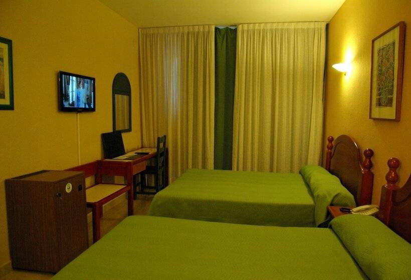 חדר סטנדרט לארבעה, ALEGRIA Hotel Pino Alto