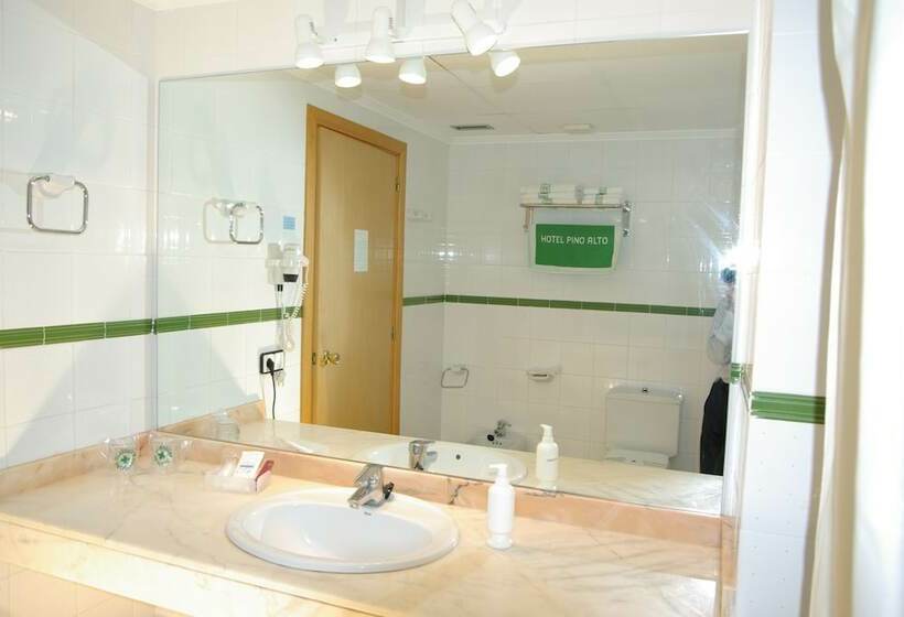 חדר סטנדרט לארבעה, ALEGRIA Hotel Pino Alto