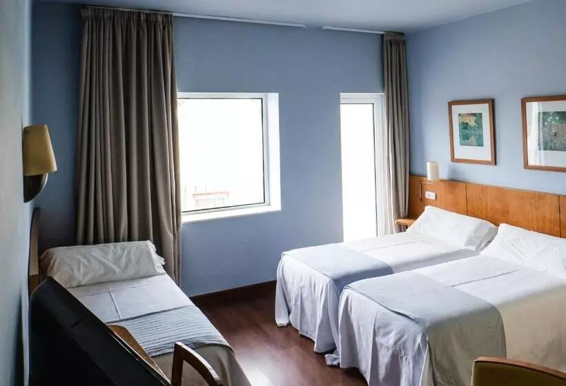 Chambre Triple Standard, Nuria