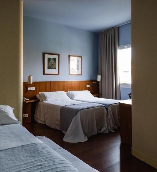 غرفة قياسية رباعية, Nuria