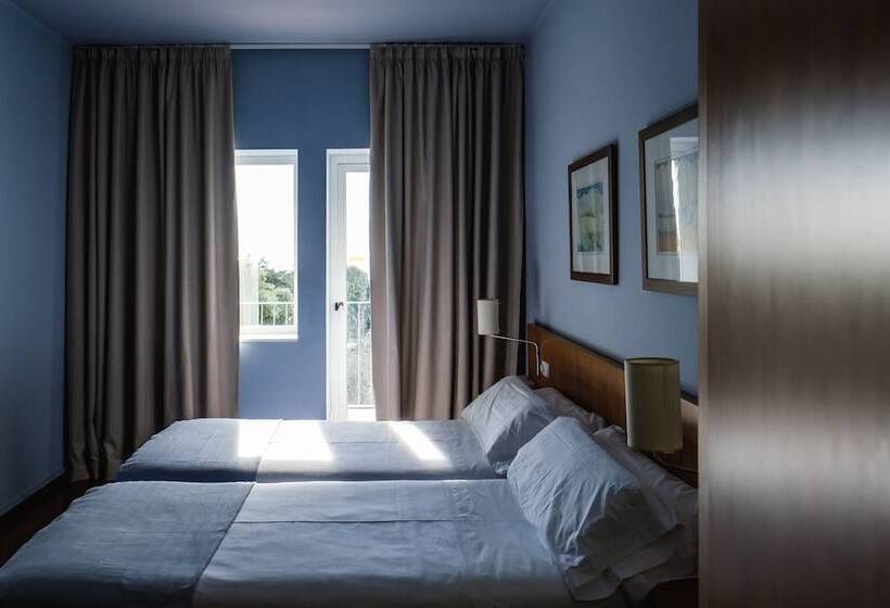 غرفة قياسية مطلة على المدينة, Nuria