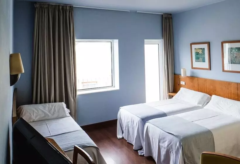 Chambre Triple Standard, Nuria