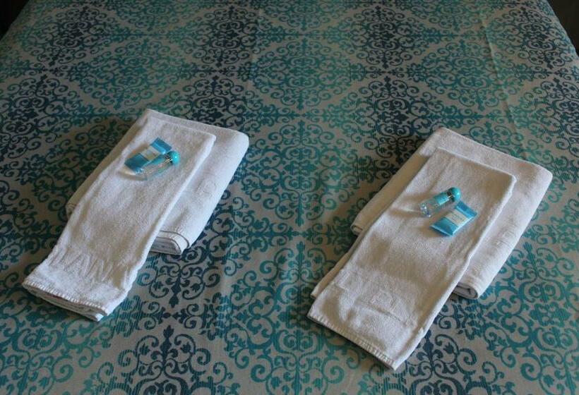 标准单人间, Planas