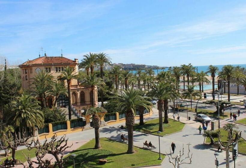 标准三人间, Planas