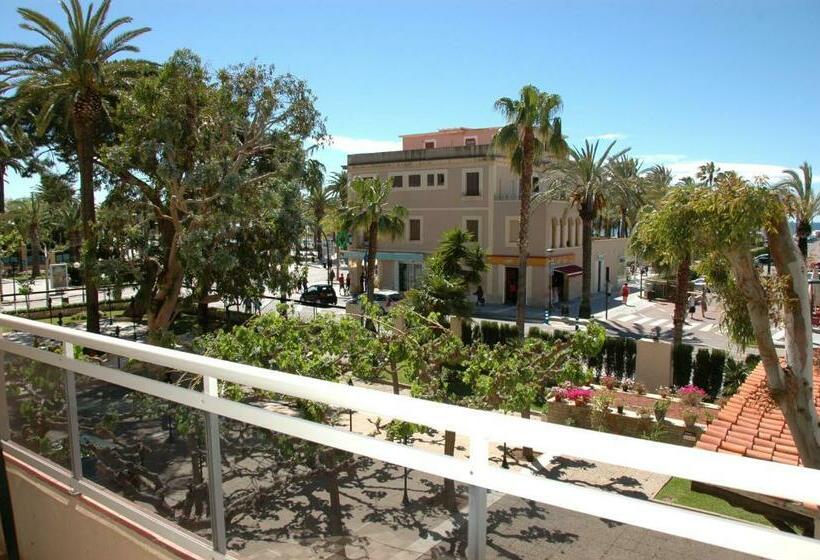 标准三人间, Planas