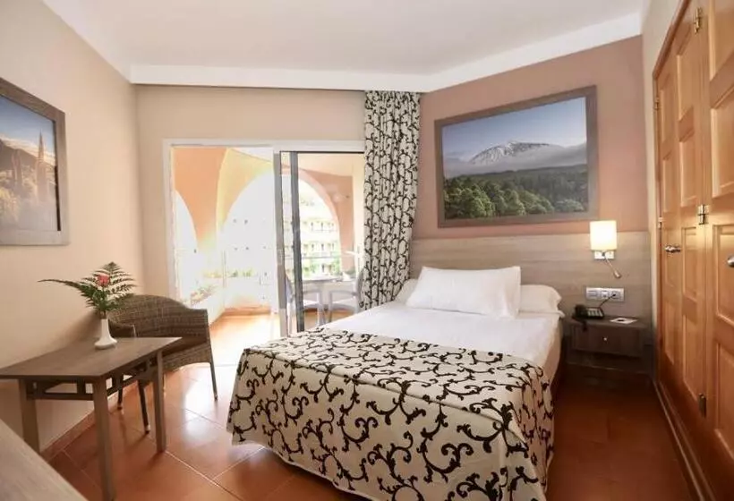 اتاق یک تخته با چشم‌انداز استخر, Puerto Palace
