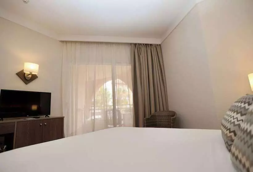 اتاق یک تخته با چشم‌انداز استخر, Puerto Palace