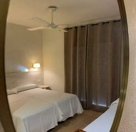 3-Bett-Standardzimmer, & Restaurant Figueres Parc