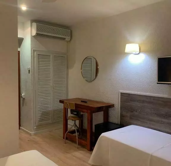 3-Bett-Standardzimmer, & Restaurant Figueres Parc