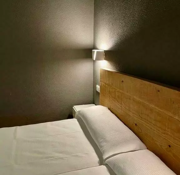 Standardzimmer, & Restaurant Figueres Parc