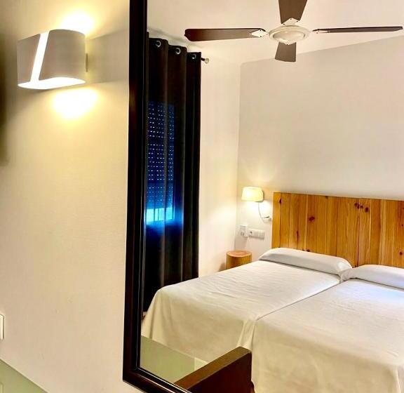 اتاق خانوادگی, & Restaurant Figueres Parc