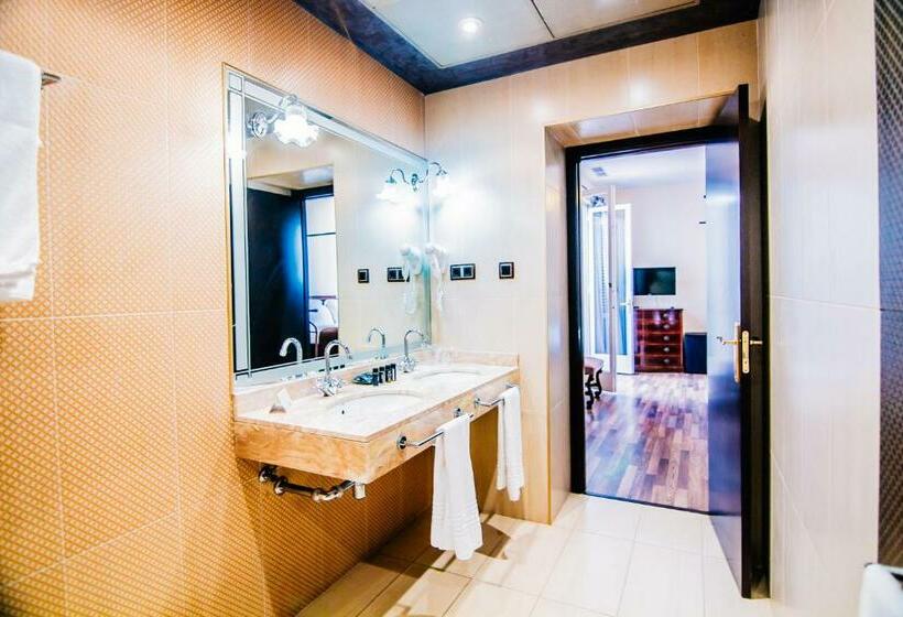 豪华套房, Roger De Flor By Seleqtta