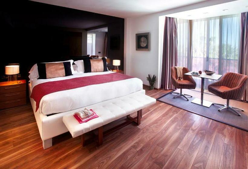 スーペリアールーム, Sir Anthony