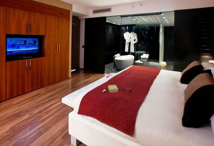 スーペリアールーム, Sir Anthony