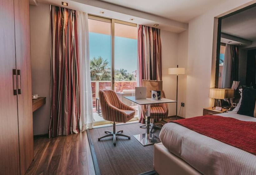 スーペリアールーム, Sir Anthony