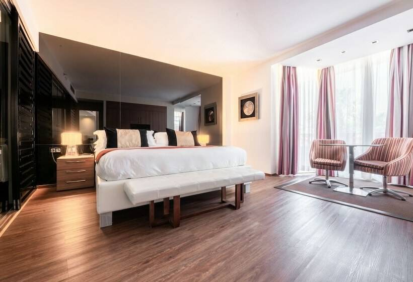 スーペリアールーム, Sir Anthony