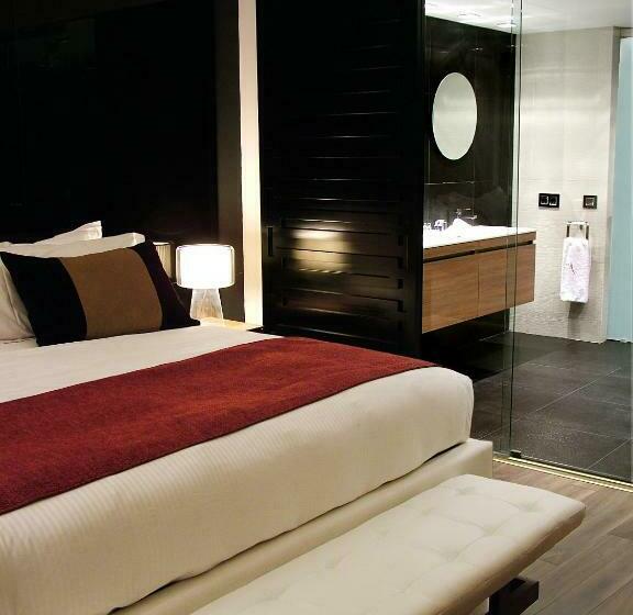 １階のスーペリアルーム, Sir Anthony