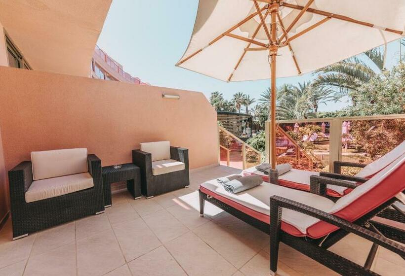 １階のスーペリアルーム, Sir Anthony