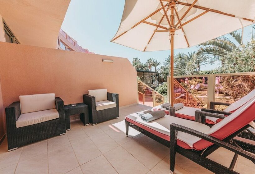 １階のスーペリアルーム, Sir Anthony