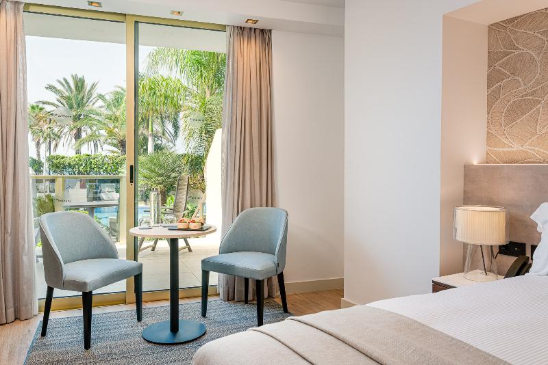 スーペリアールーム, Sir Anthony