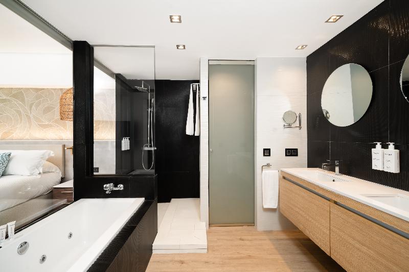 スーペリアールーム, Sir Anthony